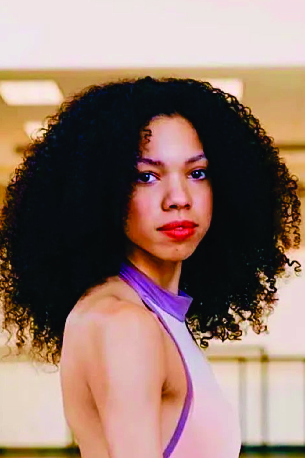 Taïs Vinolo as Mishi Duplessis in Étoile