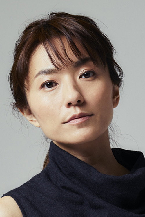 中村麻美 as Maiko Ujiie (Noriko's sister) in How Do I Cope with My Husband's Depression?