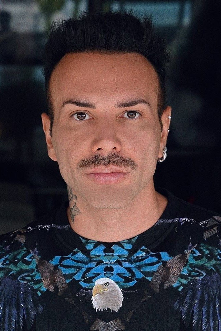 Matheus Mazzafera as Self - Host in Chega Mais