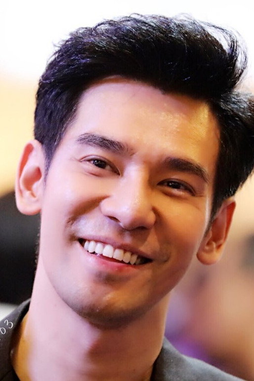 Porsch Apiwat Apiwatsayree as Sippakorn in Ai Long Nhai