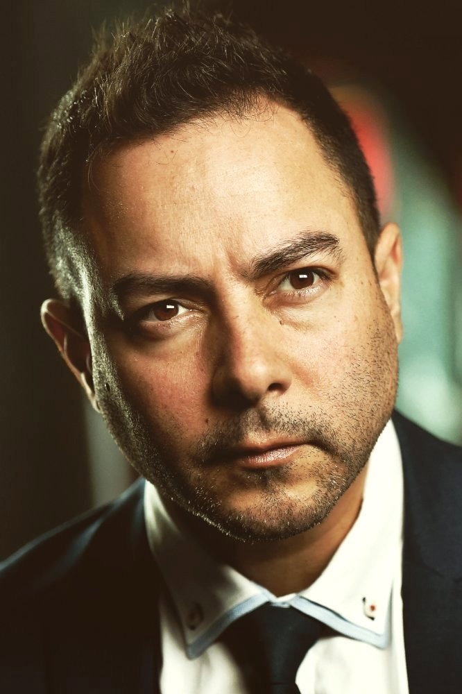 Jaime Aymerich as Charlie Godinez in Betty en NY