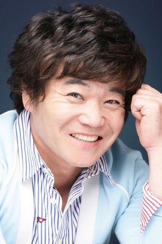 임대호 as Gwan Ri-in in Loner