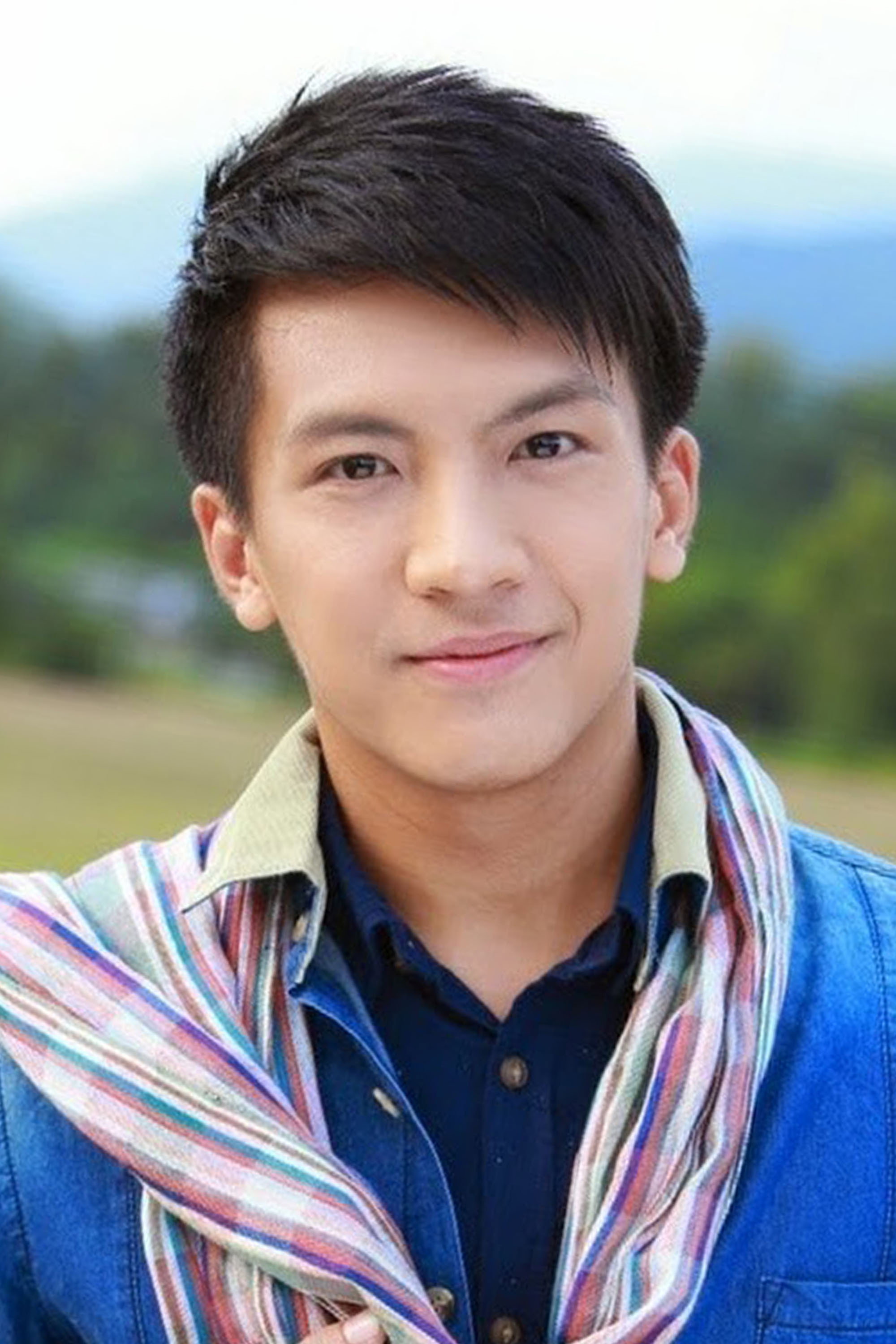 Tao Pusin Warinruk as Pin in Dok Kun Sieng Kaen