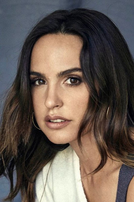 Verónica Echegui as Marta in Love You to Death