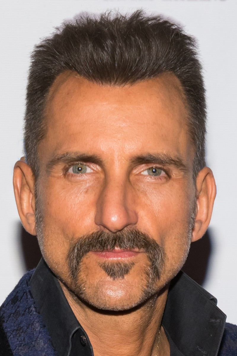 Wass Stevens as Lenny (as Wass M. Stevens) in Season of the Hunted