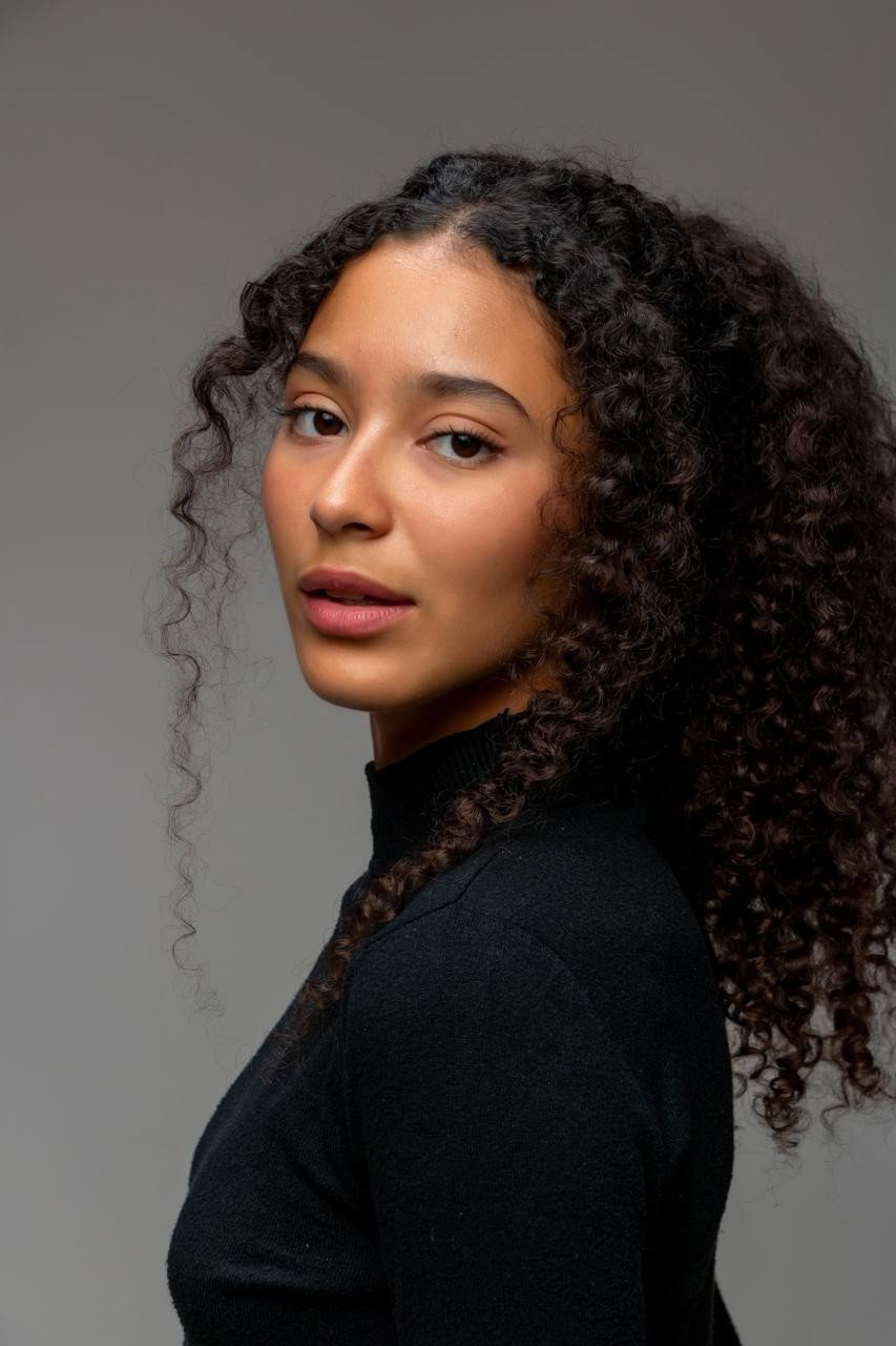 Rafaela Viana as Raimunda in Trago seu amor de volta