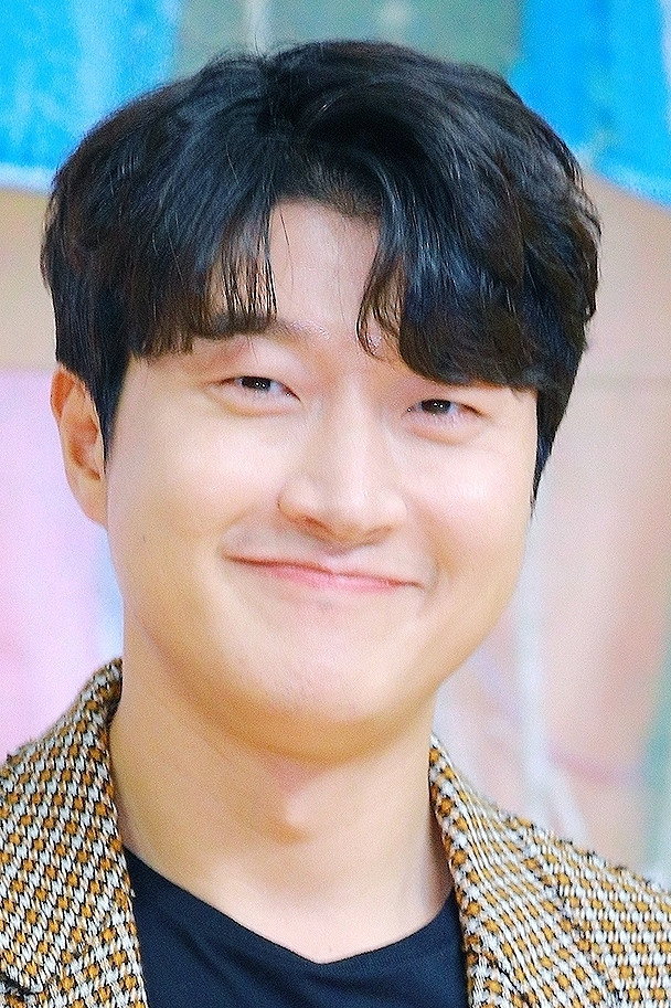 장준현 as Park Geon Hee in Unintentional Love Story