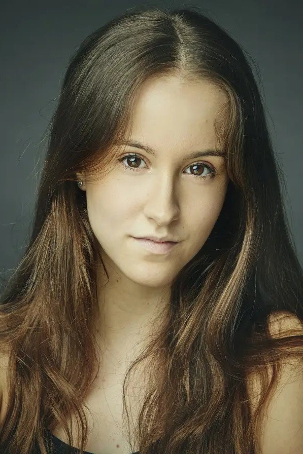 Elisa Hipólito as Cecilia in Campeonex