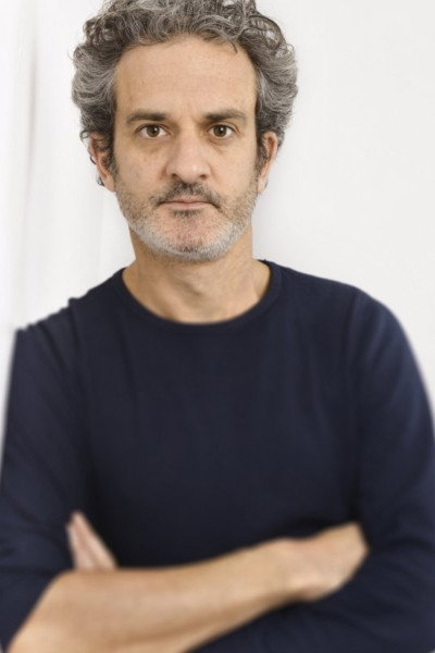 Renaud Bechet as Voix Philippe in Hôtel des Grenades