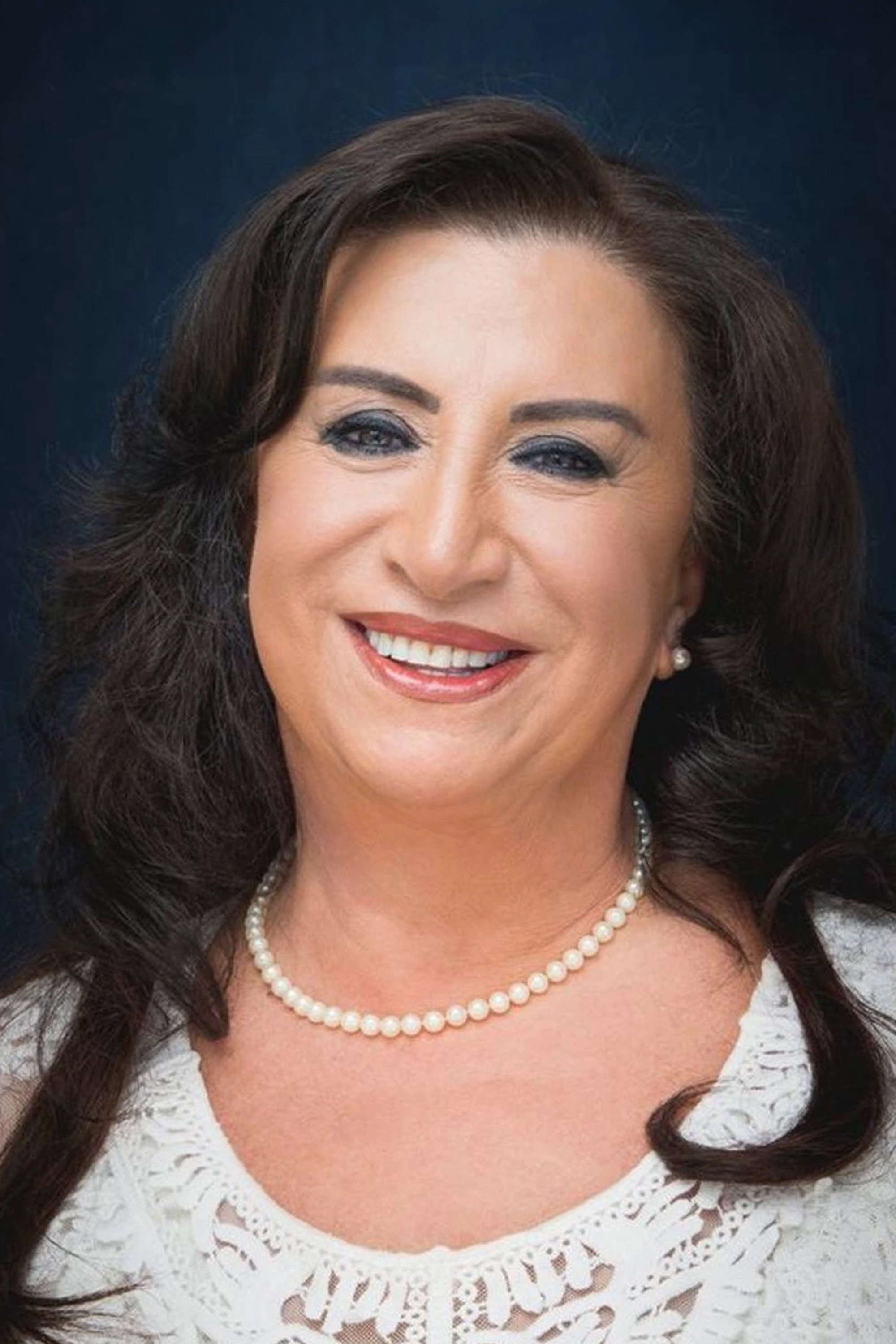 Perran Kutman as Gülsüm in From the Village to the City