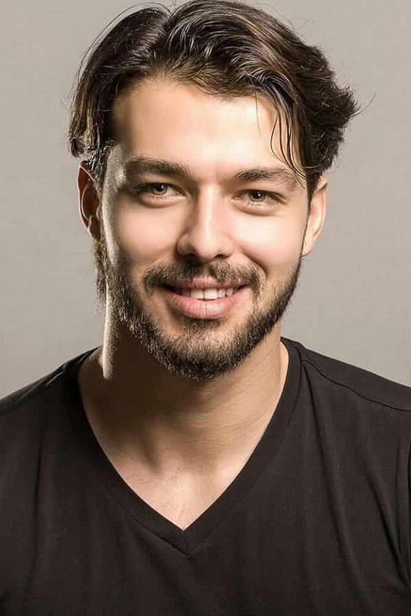 Hilmi Cem İntepe as Mustafa Candemir in Maria ile Mustafa