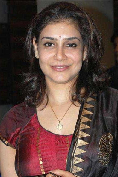 Lissy as Lizy in Ayanam