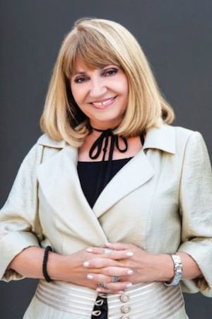 Ljiljana Stjepanović as Mira in Fluffy
