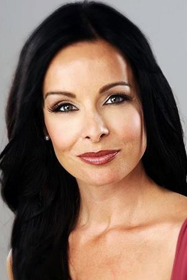 Malena Laszlo as Katarina Björn-Lion in Second Avenue