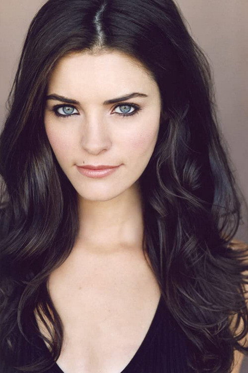 Nina Fehren as Laura in Flashing