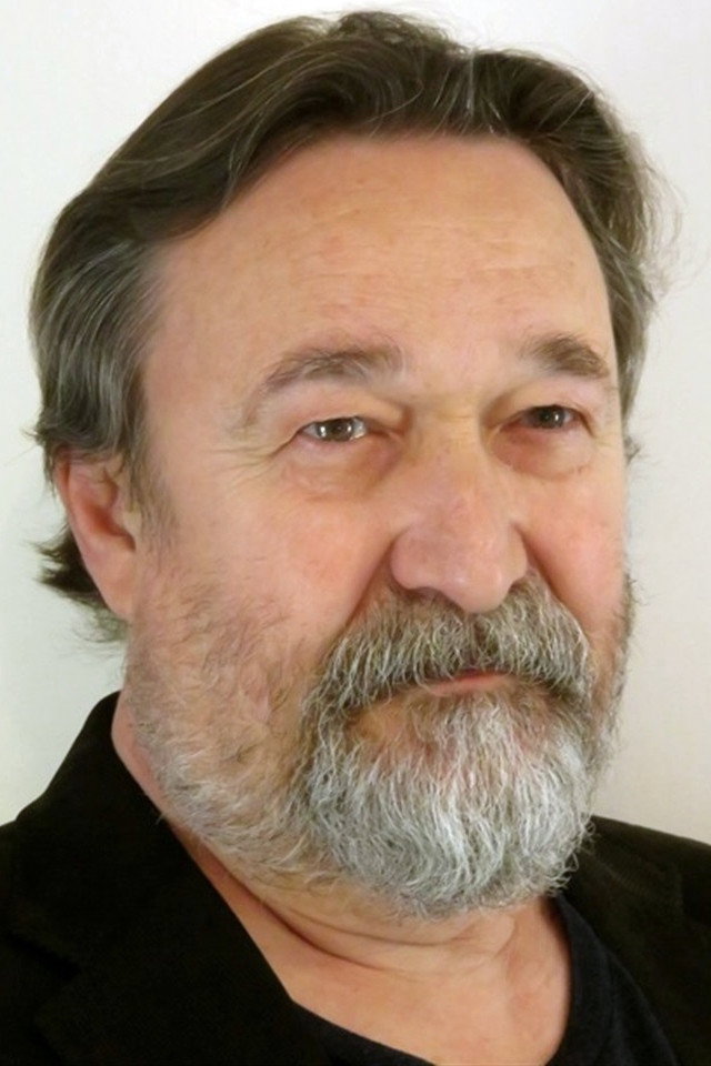 Jacques Pater as Prospéro in Simon le juste