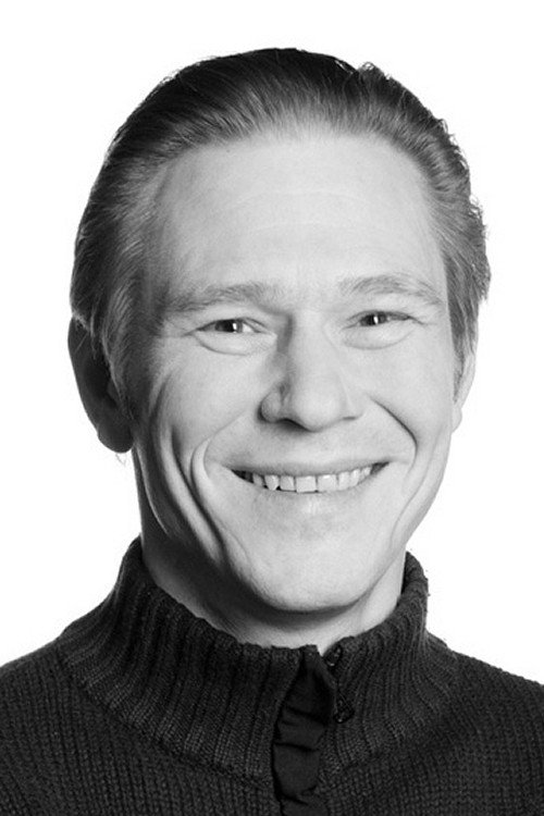 Trond Peter Stamsø Munch as Erik in Ikkje fortell det til mor