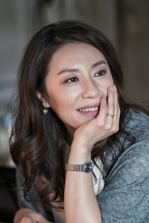 조윤희 as Han-na's mother in The ABCs of Our Relationships