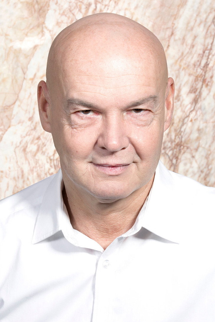 Milan Kačmarčík as Oskar Vyvadil in Rekvalifikace