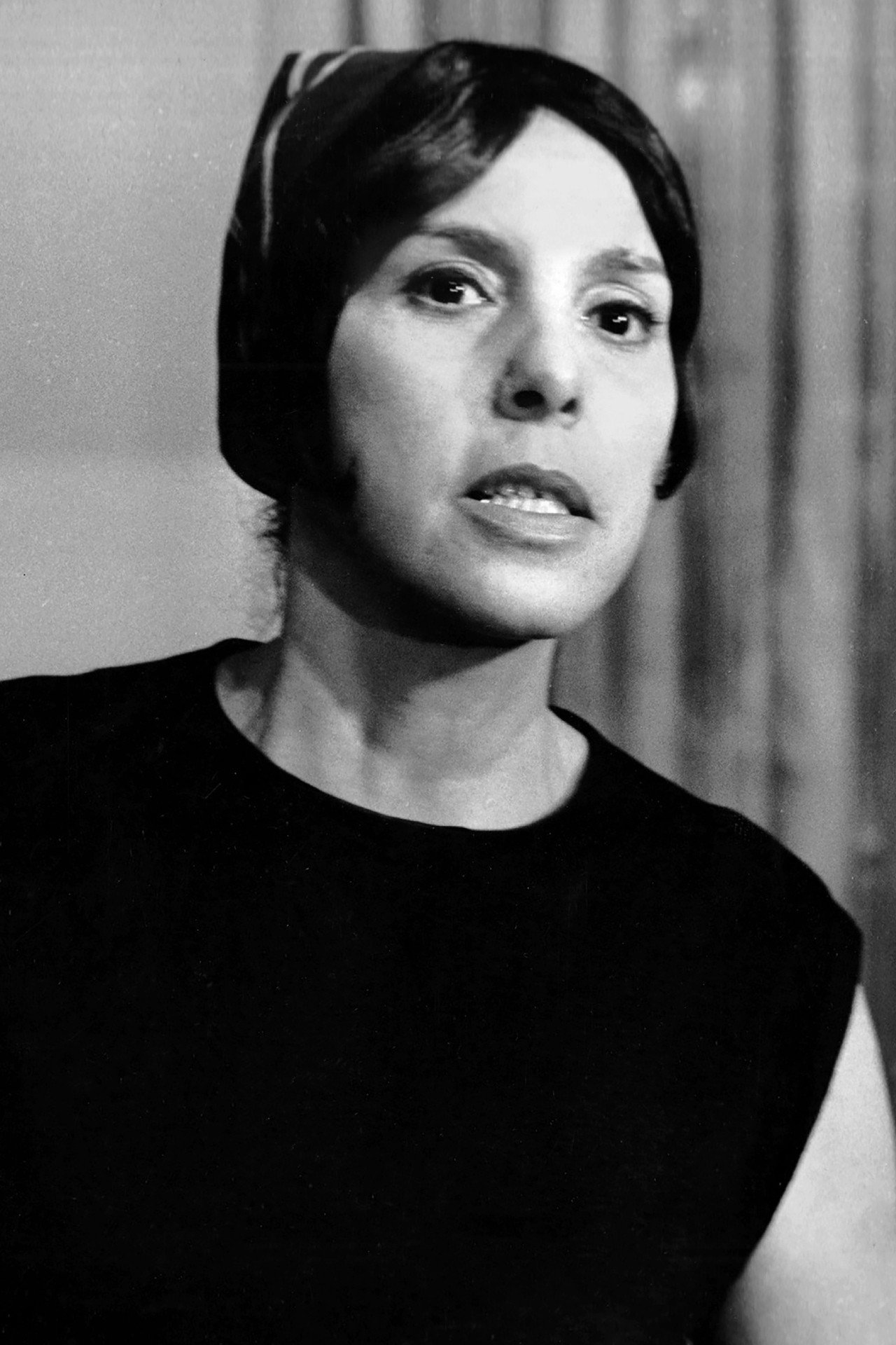 Keltoum (Aïcha Adjouri) as La mère in The Uprooted