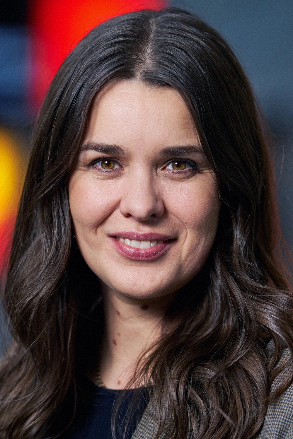 Cecilie Nielsen as Vært in Gåden om Danmarks første konge
