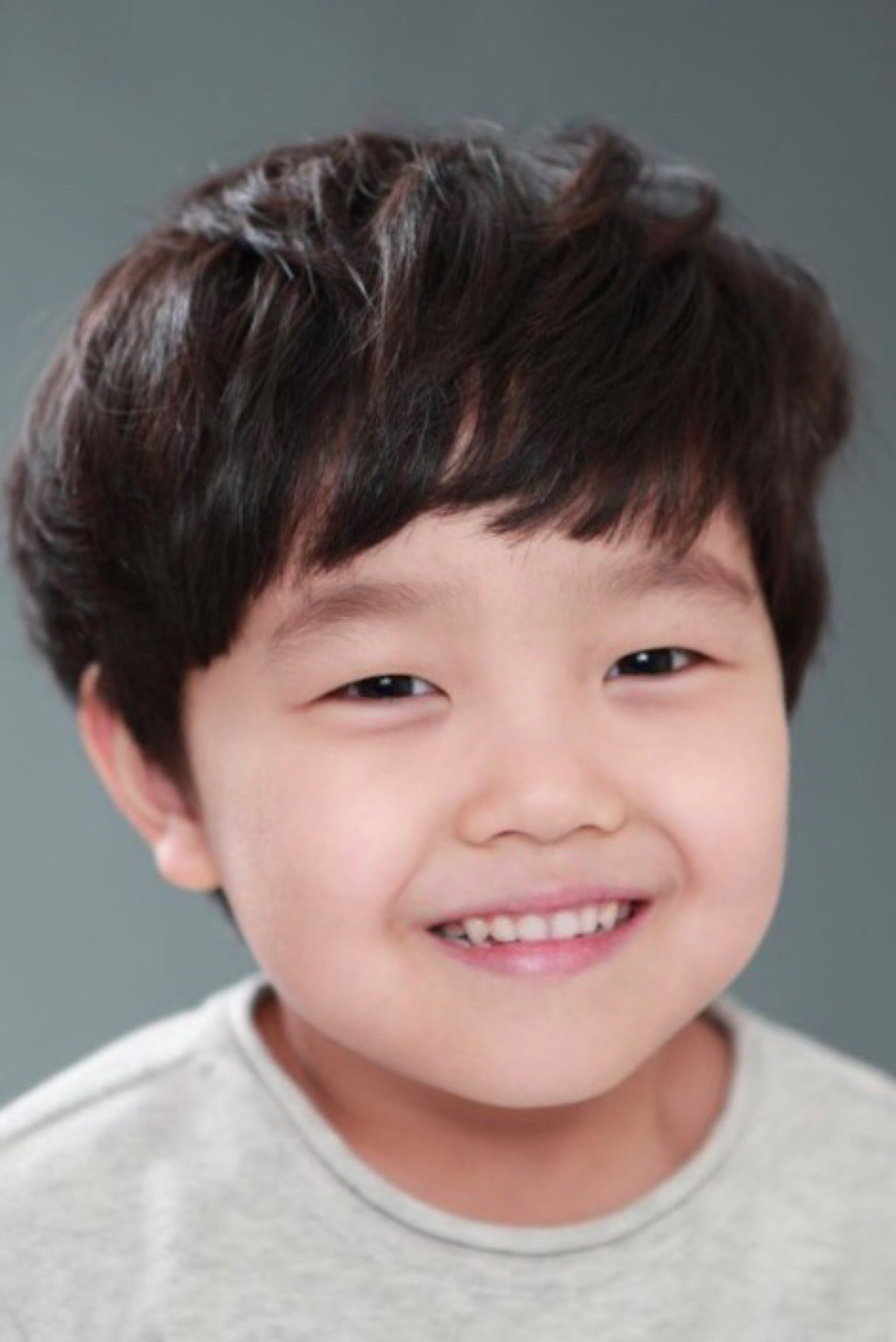 강민준 as Yoon in The World of Us