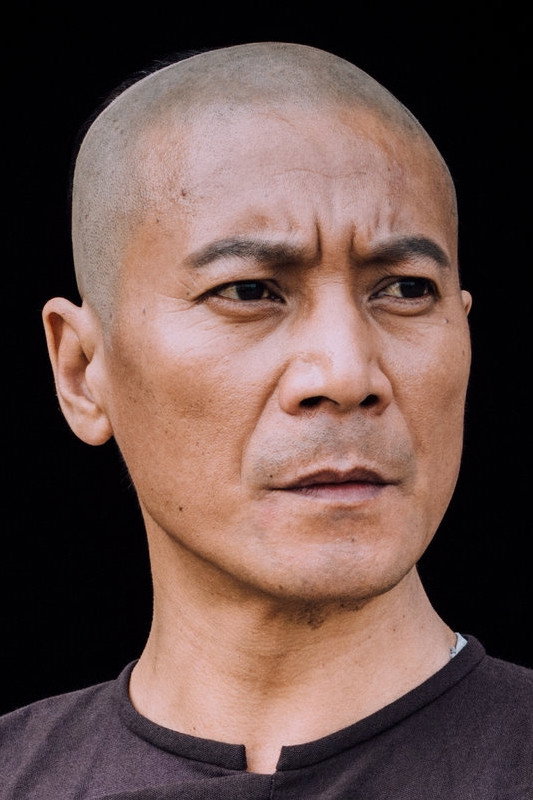 刘剑伟 as Middle-aged scavenger in Battlefield: Fall of The World