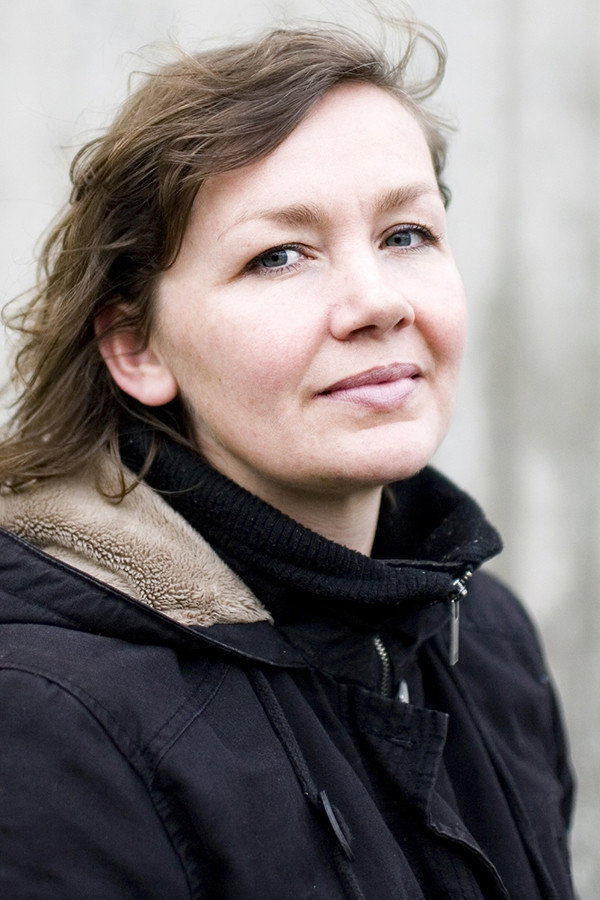 Roos Ouwehand as Jeanne Roos in Annie MG
