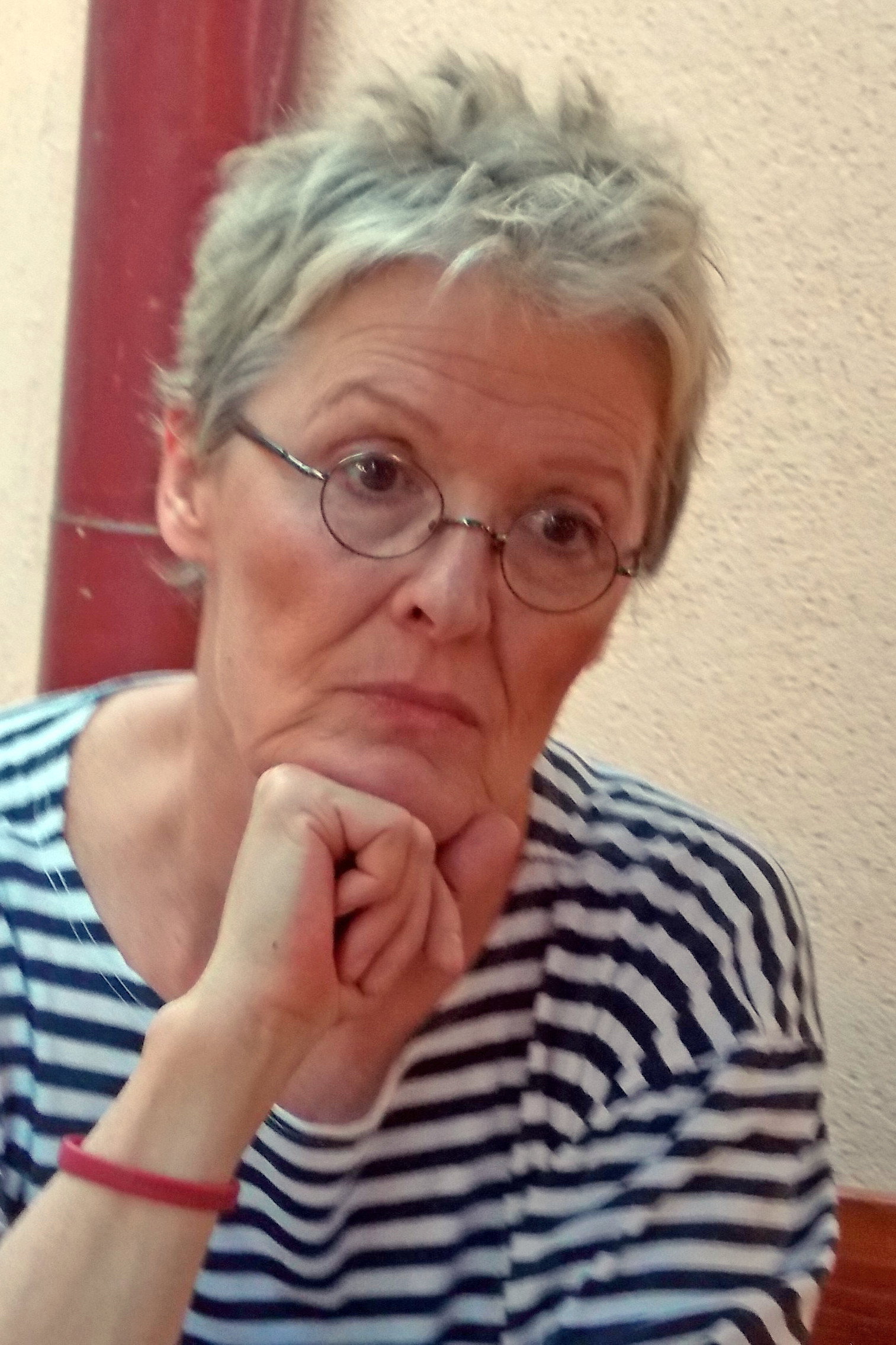 Csoma Judit as Anna néni in The King