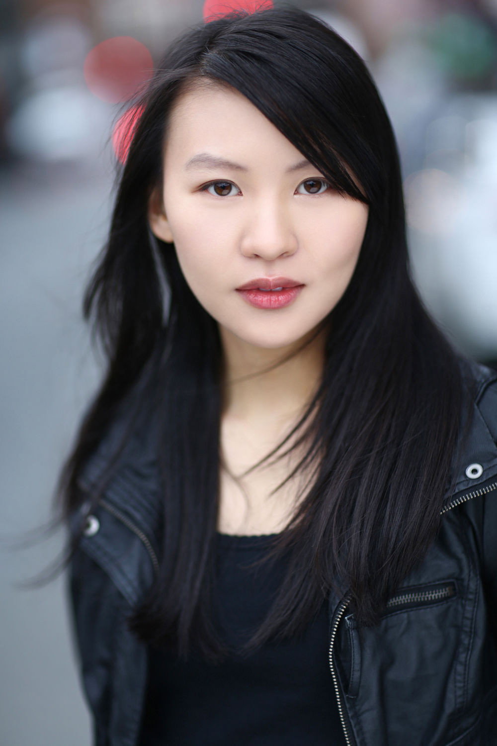 Doralynn Mui as Lindsay in Four Walls