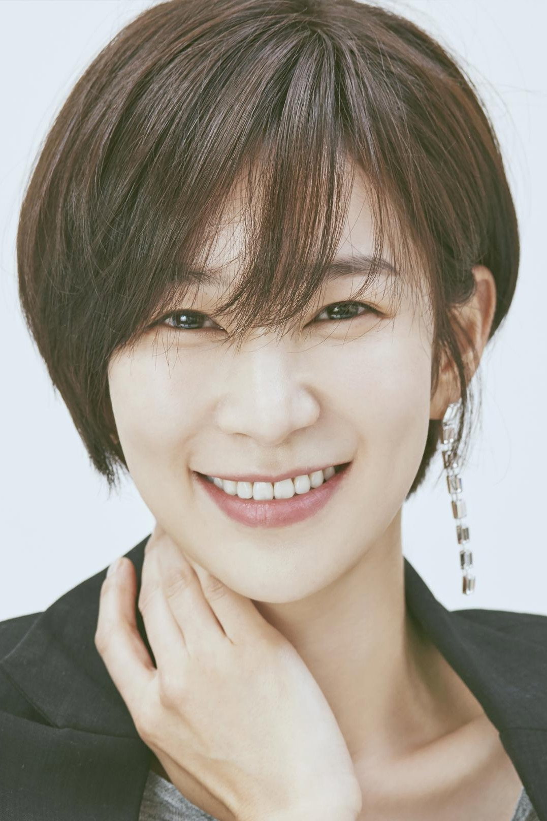 오혜원 as Ya Chae in The Killer's Shopping List