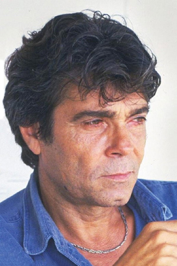 Alev Sezer as (Tarık Tarcan Seslendirmesi) in Sevginin Gücü