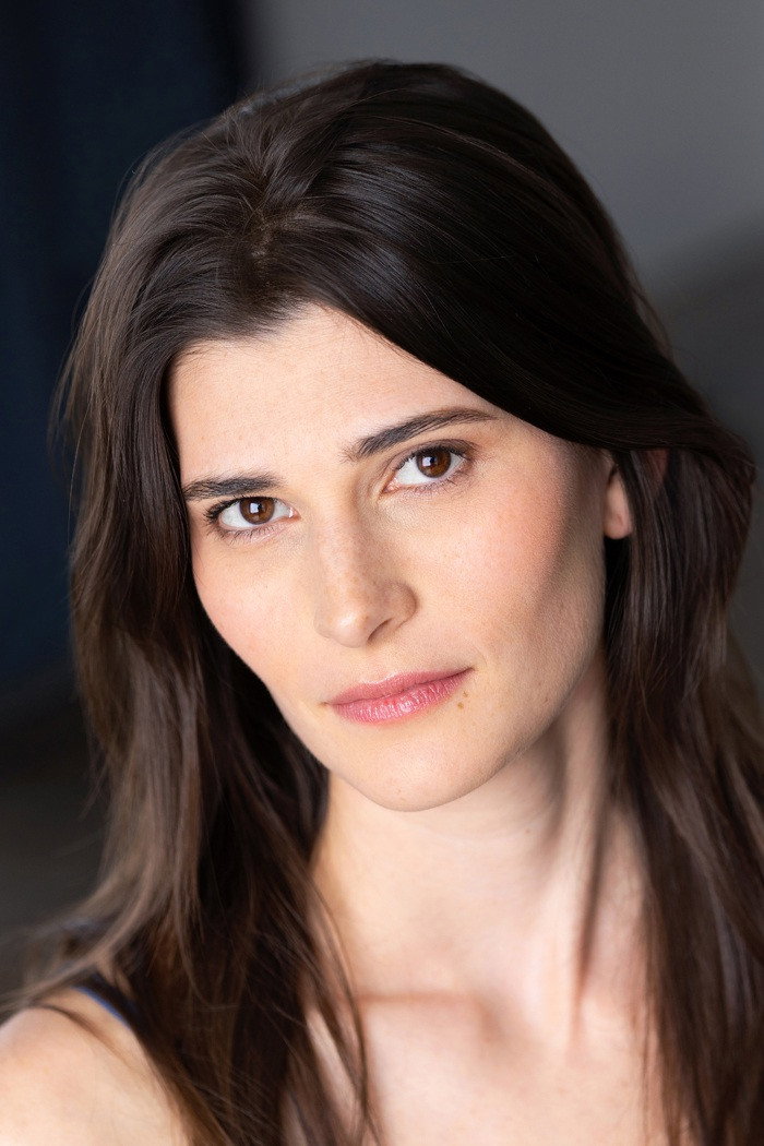Andrea Fantauzzi as Adira in Adira