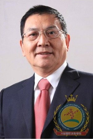 Qiang Meidi as 邓小平 in The Kunlun Column