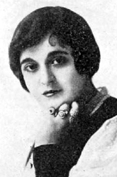 Ruby Hoffman as Rosie Hart in The Dummy