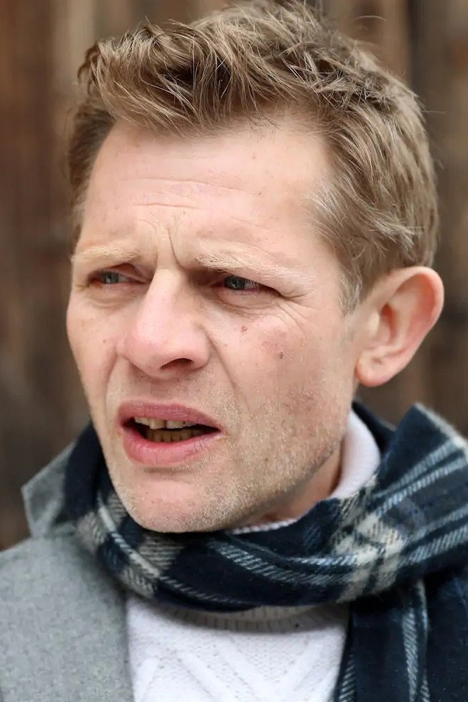 Marcus Signer as Philip Maloney in Maloney