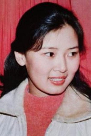 Hong Xiang as Cao Xiaomei in Breaking with Old Ideas