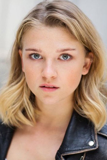 Sinje Irslinger as Charlie in Arman's Secret