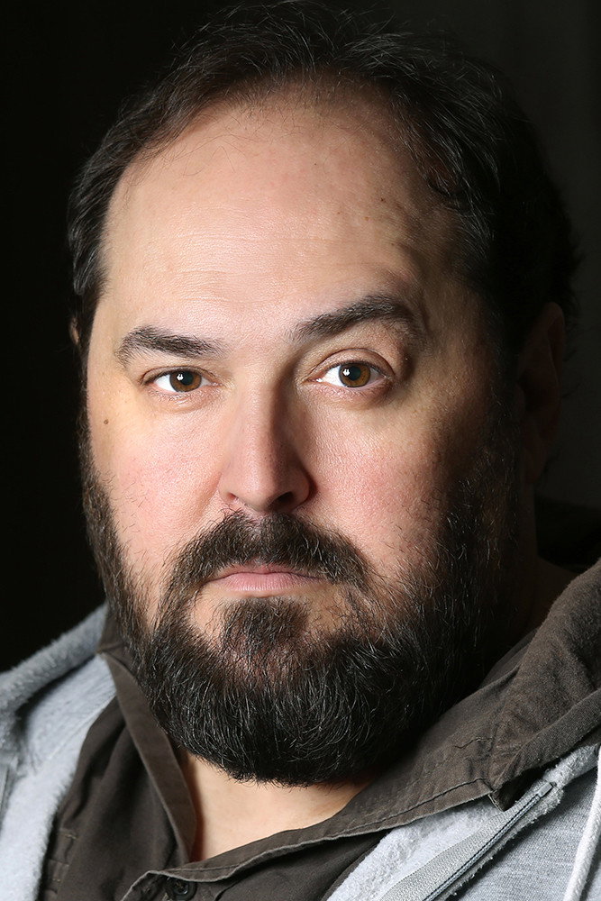 Juan Manuel Cifuentes as Padre Tomás in Laberinto de sombras