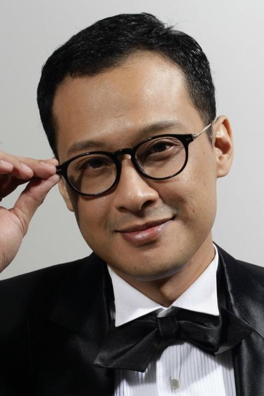 Uli Herdinansyah as Somad (voice) in Sing to the Dawn