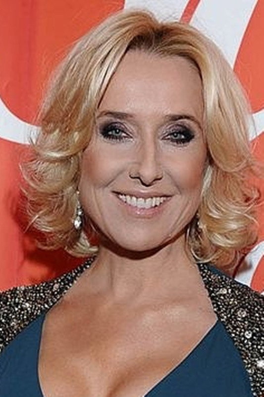 Agata Młynarska as Agnieszka Lesniewska in Rodzina Leśniewskich