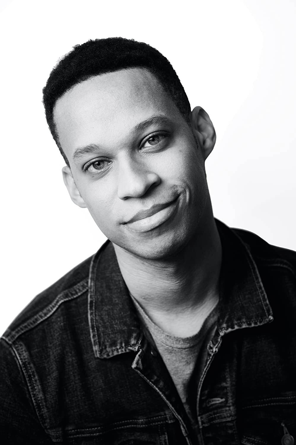 Alex Skinner as Leo Wood in Complete Works
