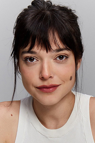 Bella Camero as HOST in Ela É Pior Que Eu