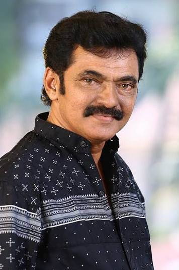 Kalabhavan Haneef as Moythu (father of Muthalib) in Samadhana Pusthakam