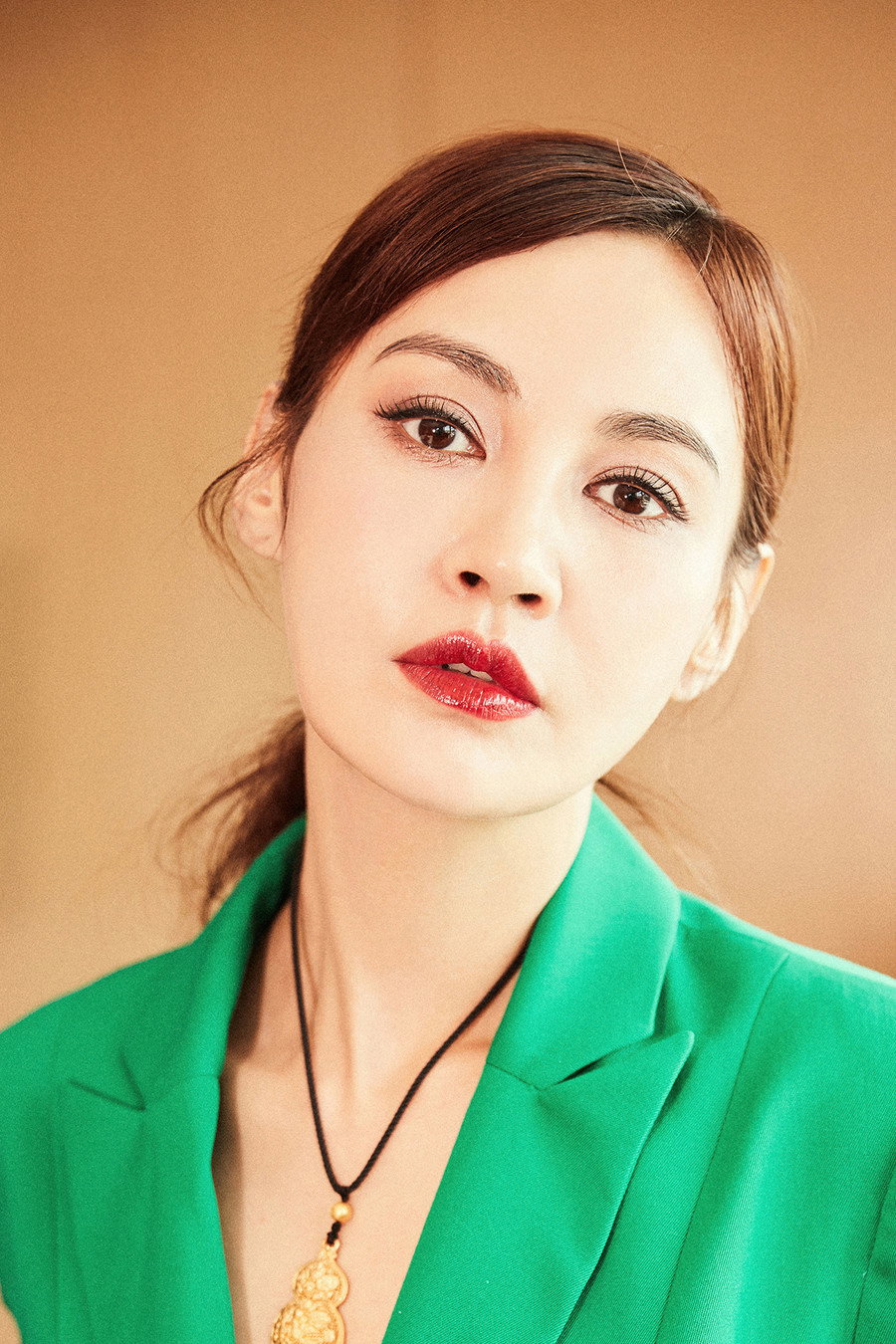 杨雪 as 江玉燕 in The Proud Twins