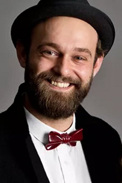 Sigurd Kongshøj Larsen as Vært in Danmarks dejligste badehoteller