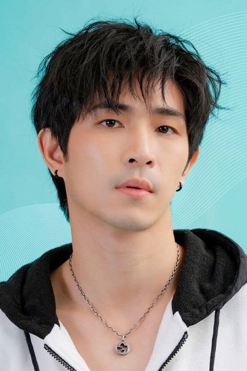 M Sarawut Laoruamsap as Tee in Check Out