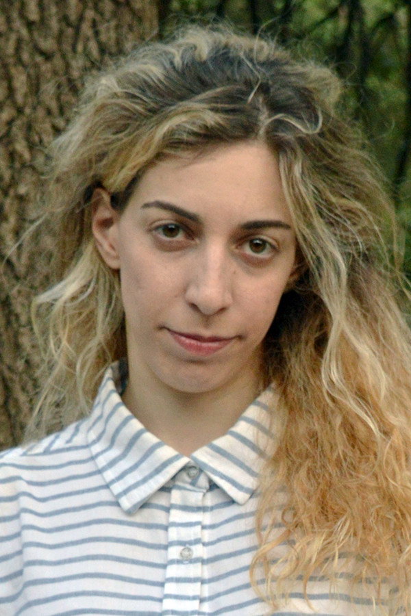 Δέσποινα Κούρτη as Alexis' wife in Gold Dust