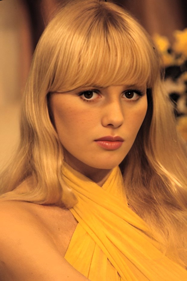 Ursula Buchfellner as Ireen Flame in Ausgeträumt