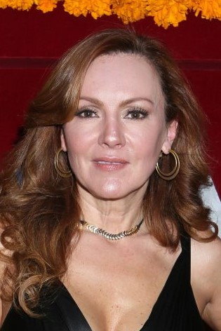 Susana Lozano as Doctora in Adriela